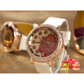 Mode Graceful Rose Pattern Crystal Exquisite Watch Cestbella Cadeaux spéciaux Lady &#39;s Watch